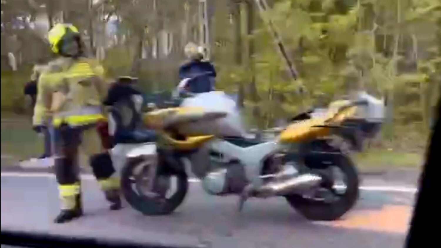 Motocyklista uderzył w znak